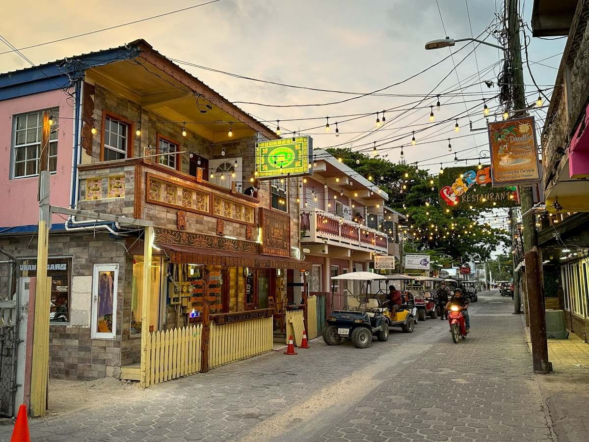 San Pedro middle street at night